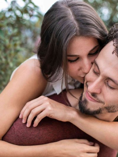 hermosa-pareja-mostrando-amor-al-otro (2)_21_11zon